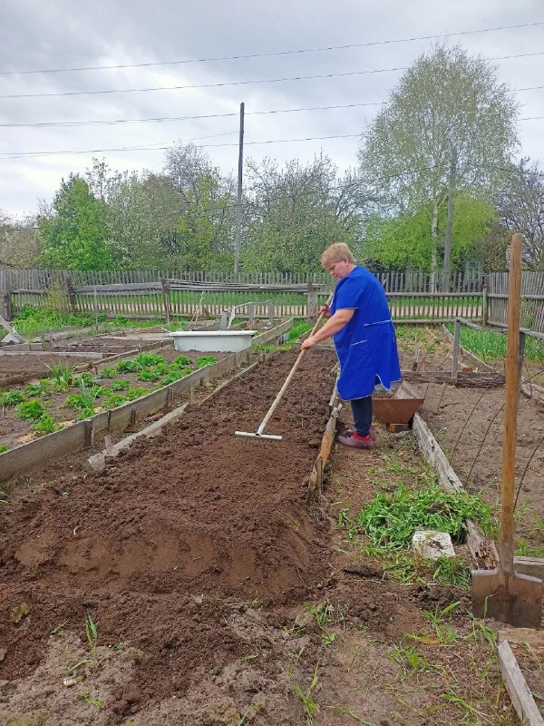 Помогаем на огороде